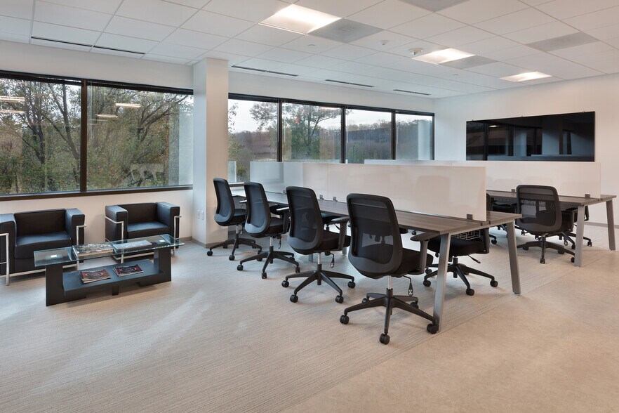 More Photos Of 4795 Meadow Wood Ln, Chantilly Office For Lease