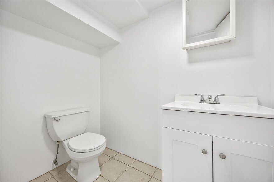 More Photos Of 57-59 Maspeth Ave, Flushing Warehouse For Lease