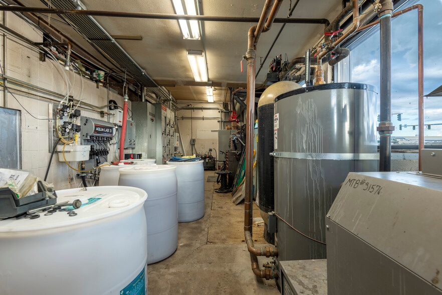 More Photos Of 1201 Cedar St, Helena Carwash For Sale