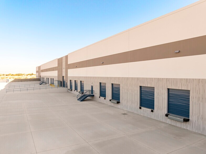 More Photos Of 725 N Eliseo C. Felix Jr Way, Avondale Warehouse For Lease