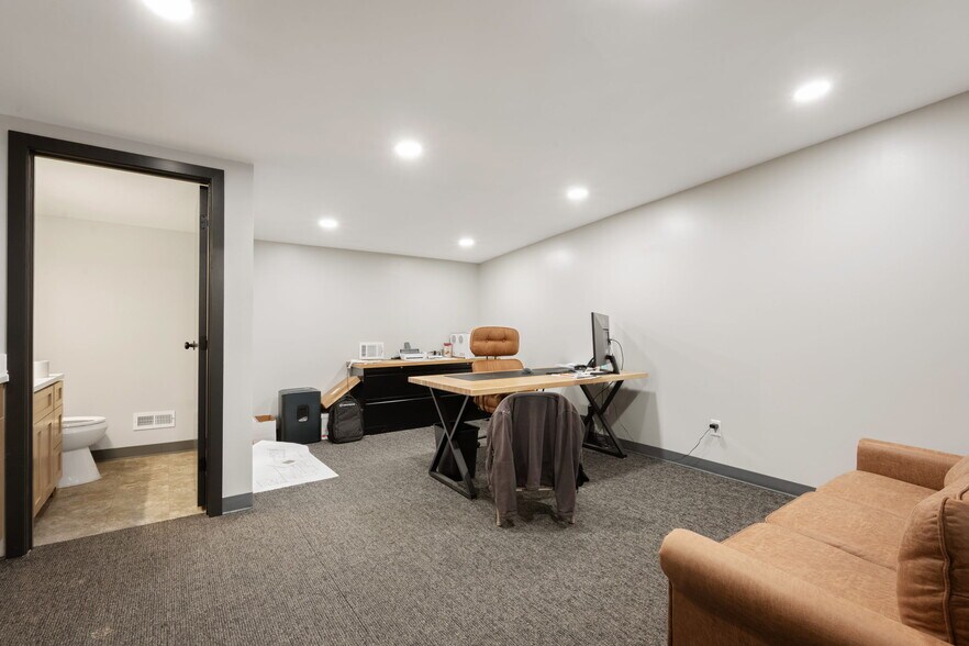 More Photos Of 4714 S Zarzamora St, San Antonio Auto Repair For Sale