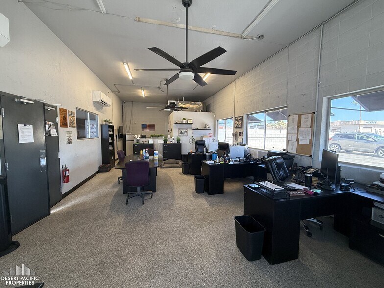 More Photos Of 74883 Velie Way, Palm Desert Service For Lease