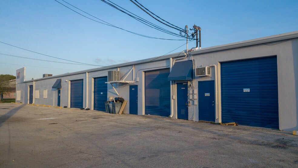 More Photos Of 511-545 NE 32nd St, Oakland Park Warehouse For Lease