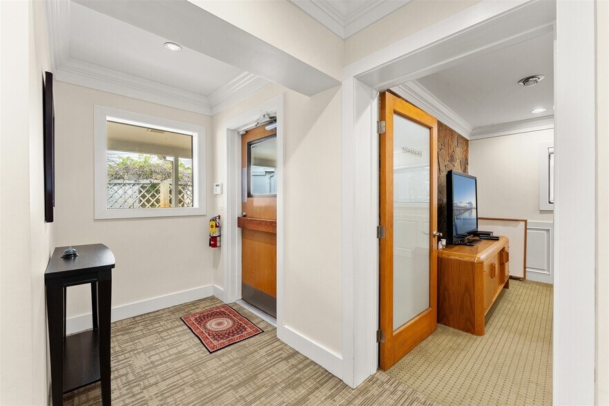 More Photos Of 525 N Harbor City Blvd, Melbourne Office For Sale