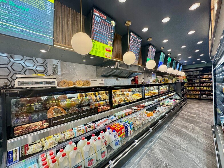 More Photos Of 322 Union Ave, Brooklyn General Retail For Sale