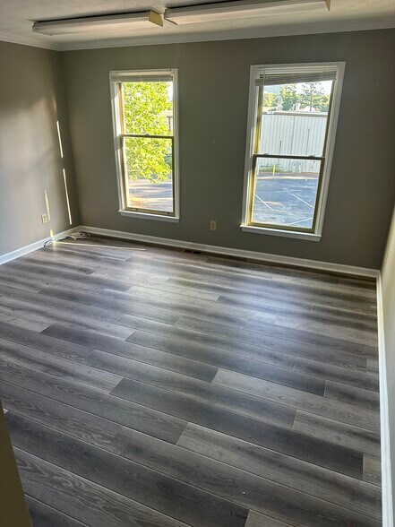 More Photos Of 171 Amos Dr, Cumming Office Residential For Lease