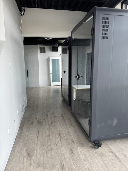 More Photos Of 2550 Acland Rd, Kelowna Flex For Sale