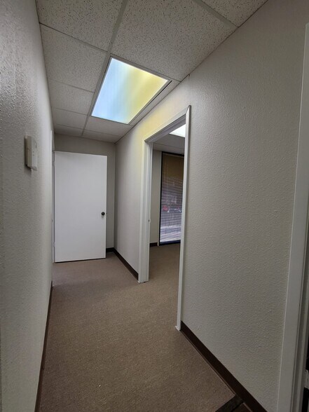 More Photos Of 433 Kitty Hawk Rd, Universal City Office For Lease