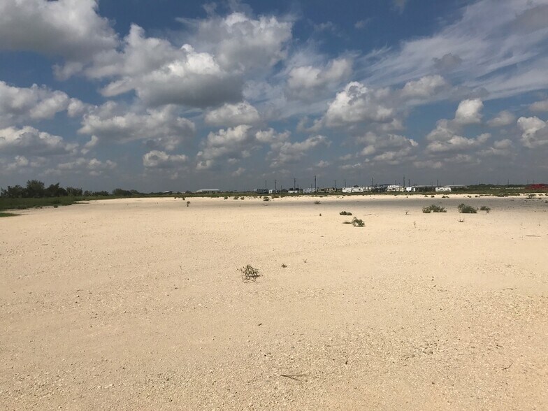 More Photos Of Hwy 97 & FM 478, Pleasanton Land For Lease