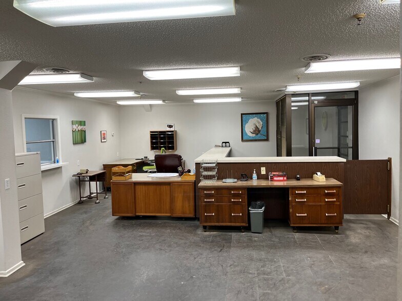 More Photos Of 2411 Avenue E, Lubbock Industrial For Sale