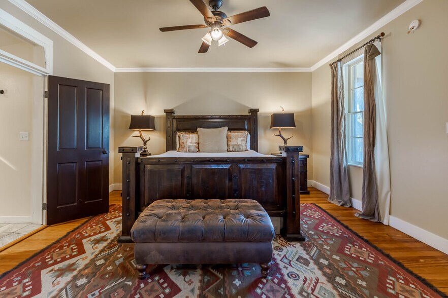 More Photos Of 514 W Austin St, Fredericksburg Specialty For Sale
