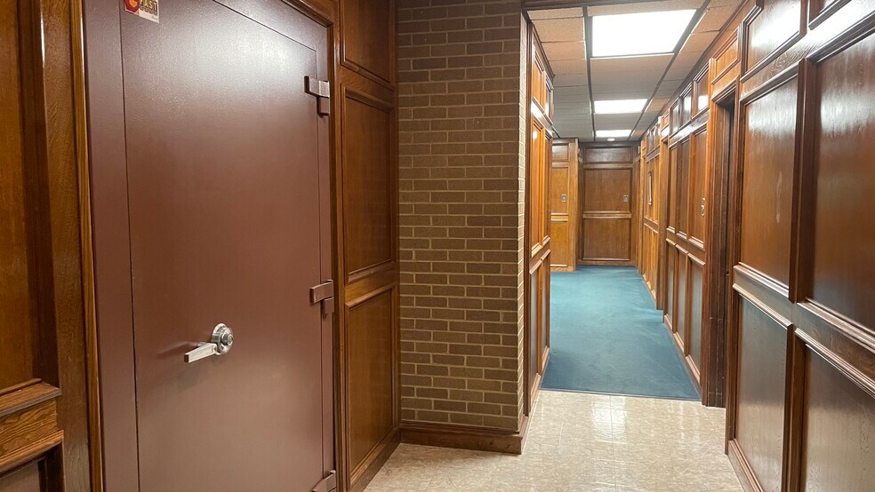 More Photos Of 2801 S Interstate 35 S, Austin Loft Creative Space For Lease