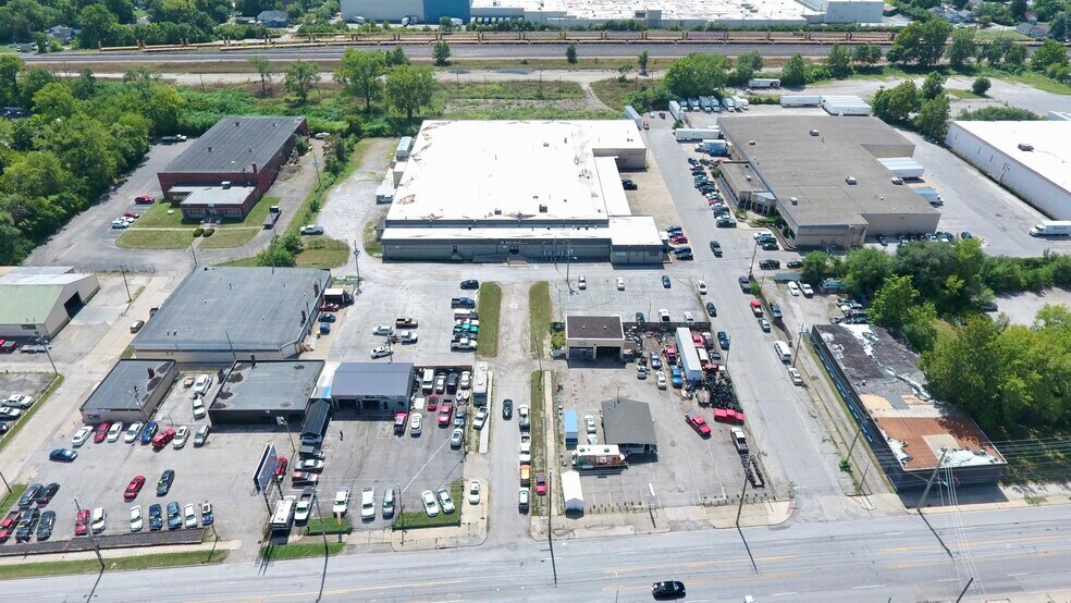 More Photos Of 51 S Koweba Ln, Indianapolis Warehouse For Lease