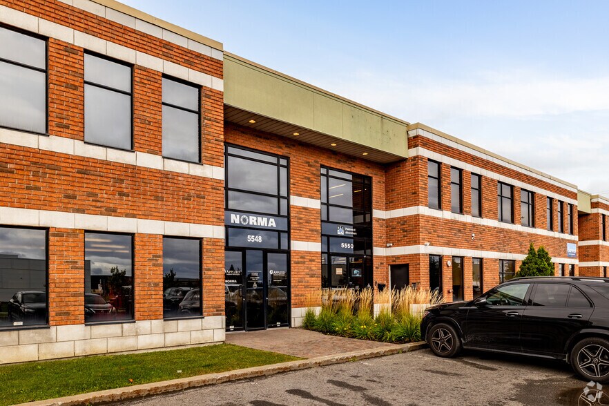 More Photos Of 5520-5576 Boul Des Rossignols, Laval Warehouse For Lease