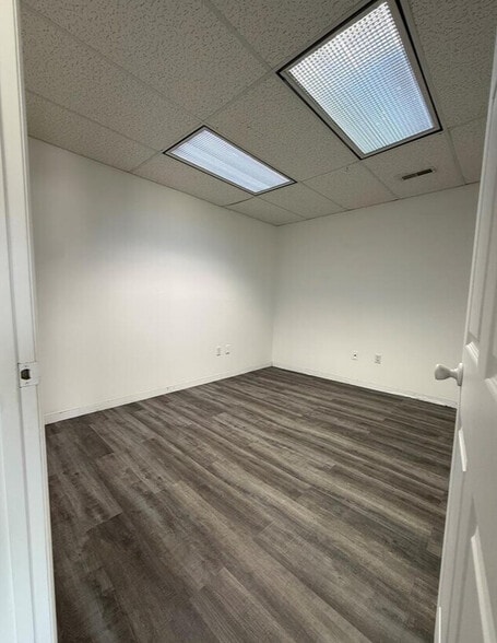 More Photos Of 10639 Business Route 21, Hillsboro Office For Lease