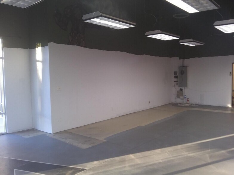More Photos Of 2860 E Vineyard Ave, Oxnard Storefront Retail Office For Lease