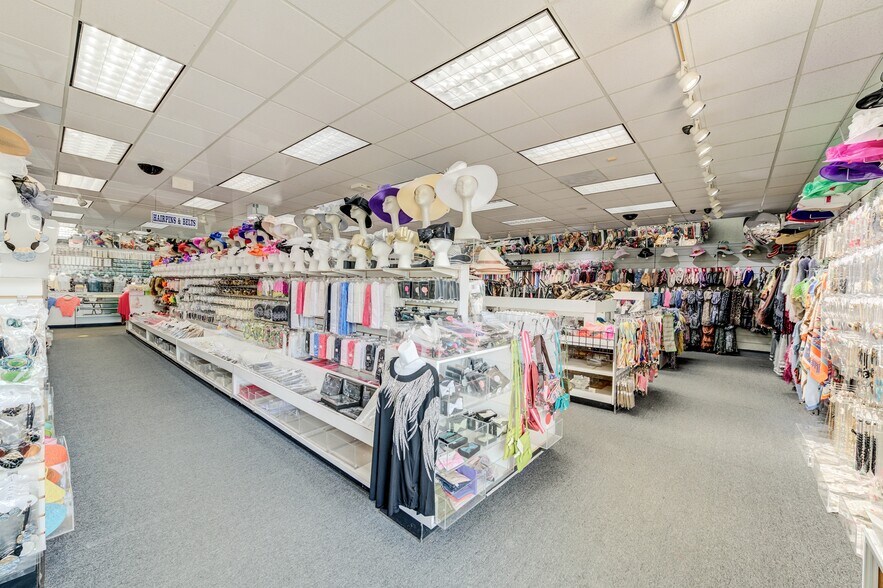 More Photos Of 9345 Olive Blvd, Saint Louis General Retail For Sale