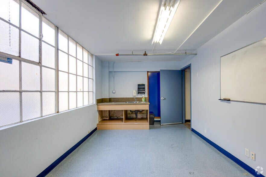 More Photos Of 541-547 Seymour St, Vancouver Storefront Retail Office For Lease