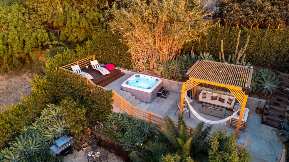 More Photos Of 1132 N Coronado St, Los Angeles Apartments For Sale