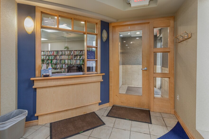 More Photos Of 24548 W Warren St, Dearborn Heights Medical For Sale