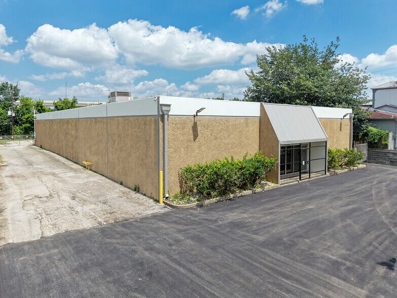 More Photos Of 15458 W Hardy Rd, Houston Warehouse For Sale