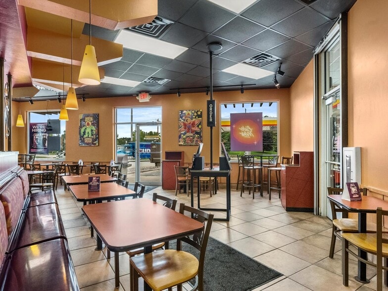 More Photos Of 1331 Green Bay Rd, Sturgeon Bay Service Station For Sale