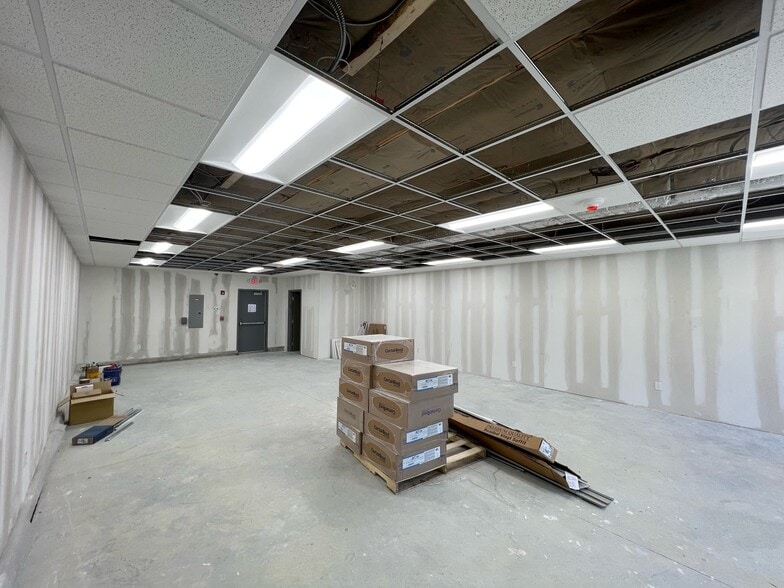 More Photos Of 294 Cowesett Ave, West Warwick General Retail For Lease