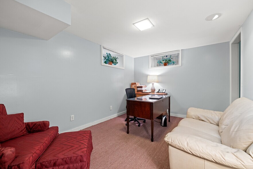 More Photos Of 520 E Maxwell St, Lexington Office For Sale