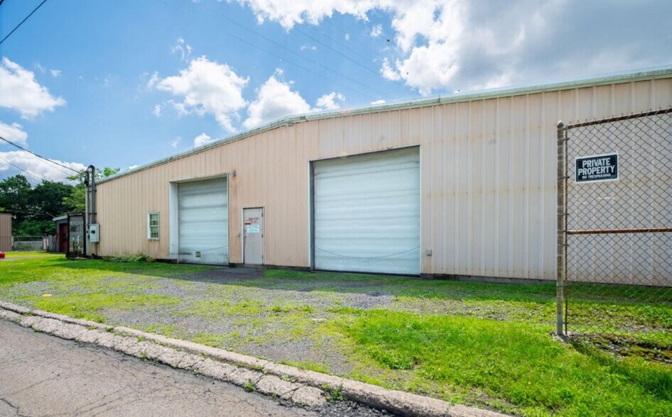 More Photos Of 729 S 5th St, Coal Township Warehouse For Sale