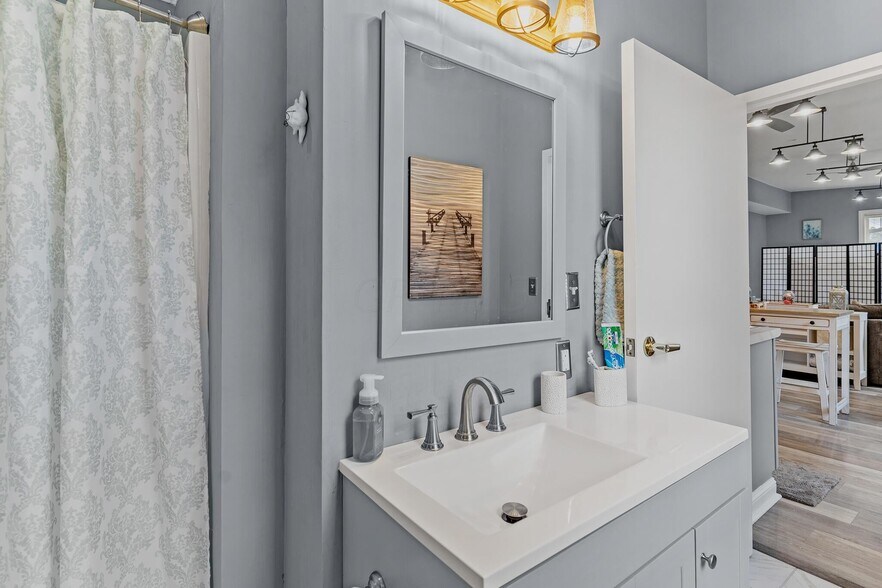 More Photos Of 1550 Lewis Center Rd, Lewis Center Freestanding For Sale