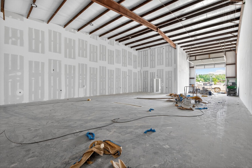 More Photos Of 5029 Smith Farm Rd, Matthews Flex For Lease