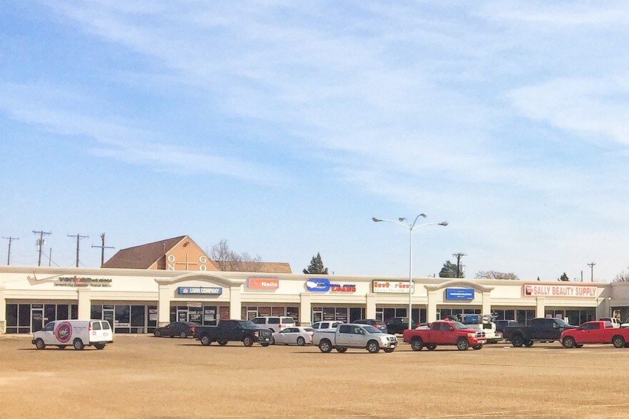 More Photos Of 1303-1331 W Wilson St, Borger Unknown For Lease