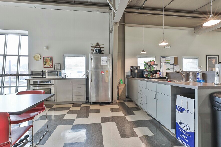 More Photos Of 1039 Sullivan Rd, Newnan Office For Lease
