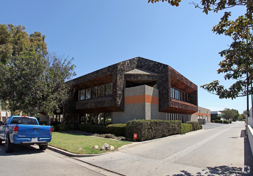 More Photos Of 330 N Wood Rd, Camarillo Warehouse For Lease
