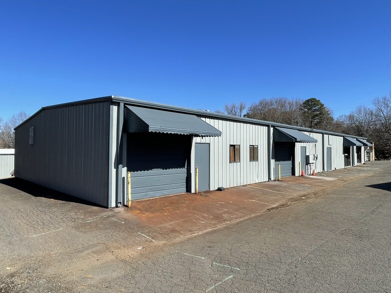 More Photos Of 8621 Fairview Rd, Charlotte Unknown For Lease