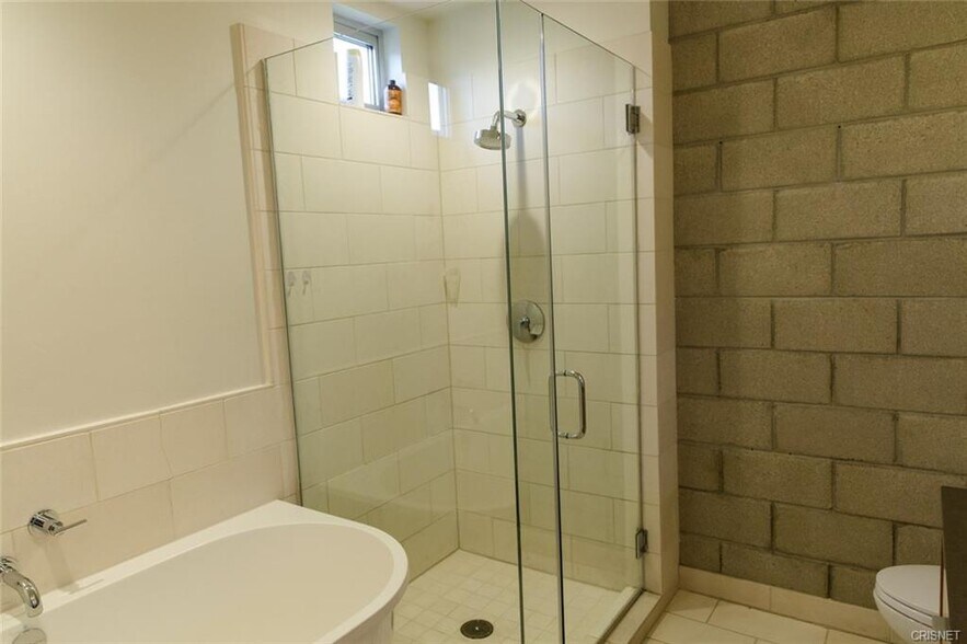 More Photos Of 3450 Cahuenga Blvd W, Los Angeles Office Residential For Lease