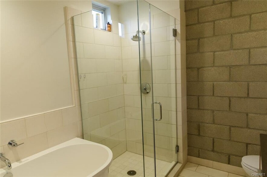 More Photos Of 3450 Cahuenga Blvd W, Los Angeles Office Residential For Lease