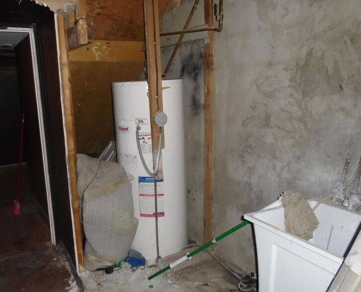 More Photos Of 910-912 St Laurent Blvd, Ottawa General Retail For Sale