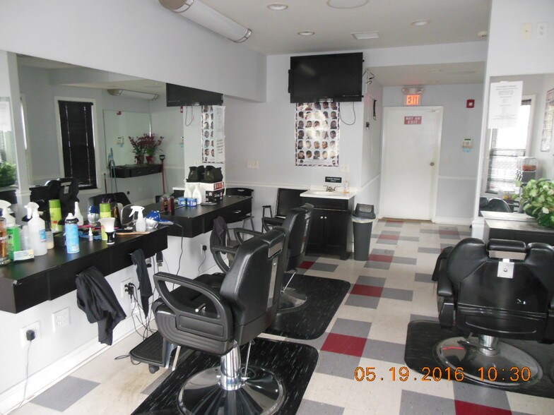 More Photos Of 131 Homer St, Waterbury Freestanding For Lease
