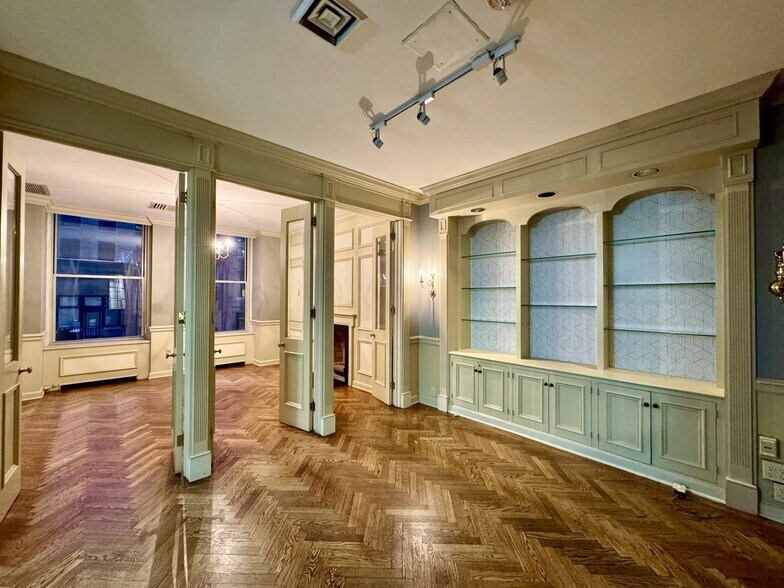 More Photos Of 225 E Mason St, Milwaukee Office Residential For Sale