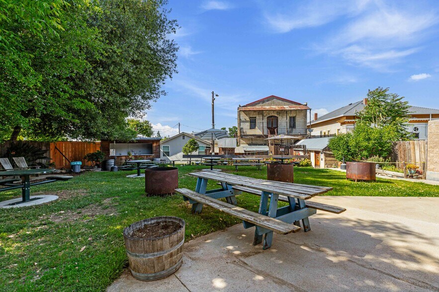 More Photos Of 30048 Yosemite Blvd, La Grange Bar For Sale