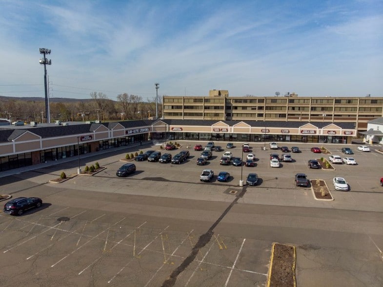 More Photos Of 109-117 Washington Ave, North Haven Storefront For Lease