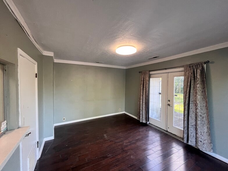 More Photos Of 2474 Broadway, Beaumont Medical For Sale