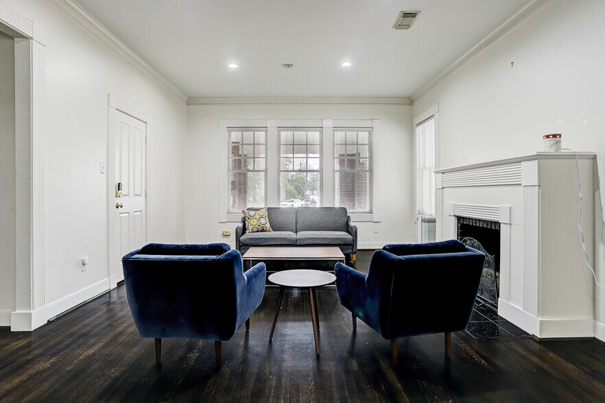 More Photos Of 1401 Castle Ct, Houston Office For Lease