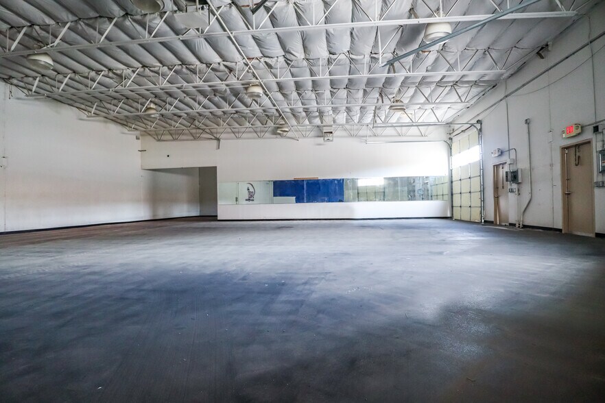 More Photos Of 6640 S Tenaya Way, Las Vegas Light Distribution For Lease