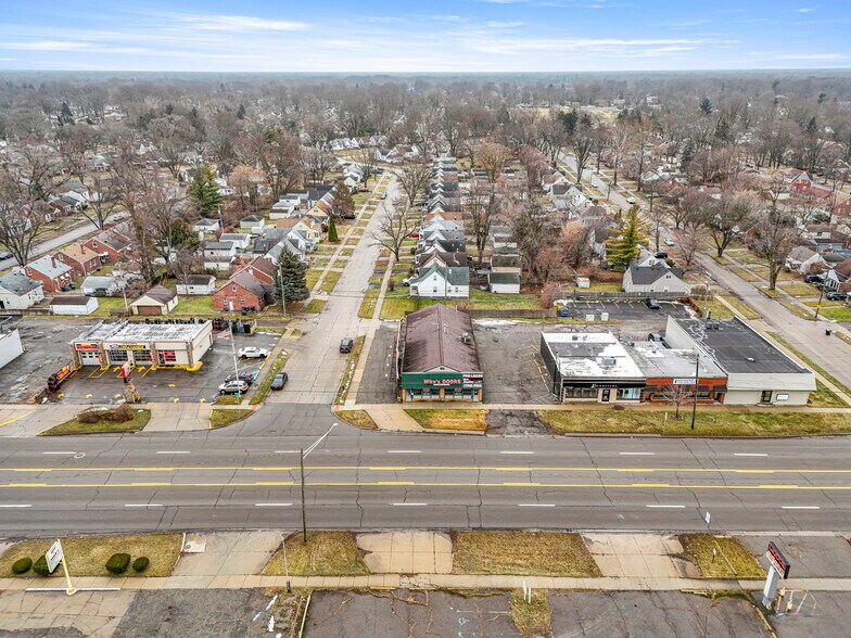 More Photos Of 26905 Plymouth Rd, Redford Township Freestanding For Lease