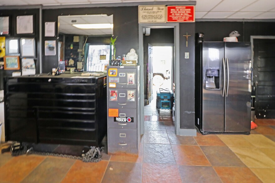 More Photos Of 1106 Wayside Dr, Houston Auto Repair For Sale