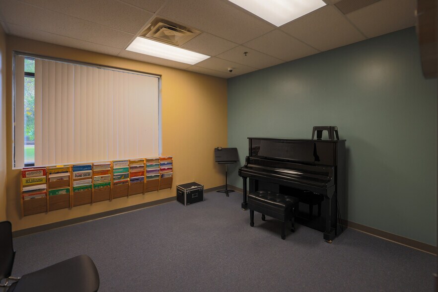 More Photos Of 3521 88th Ave NE, Blaine Office For Sale