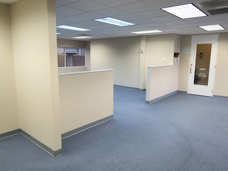 More Photos Of 5610-5613 Southwest Fwy, Houston Flex For Lease