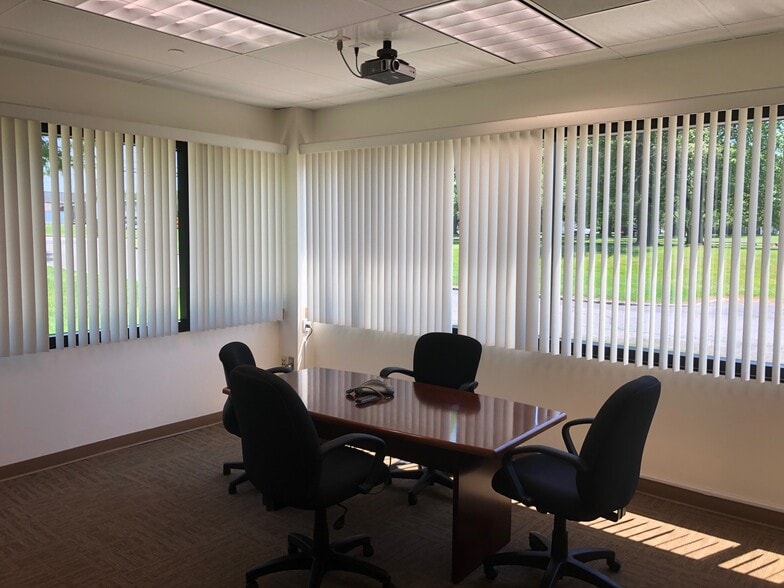 More Photos Of 4 Henderson Dr, West Caldwell Manufacturing For Lease